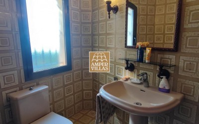 Beautiful Mediterranean villa with guest house and panoramic views.